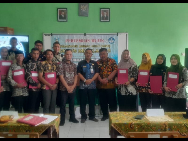 Penyerahan SK PPPK Paruh Waktu Wilayah Barat Sumbermalang